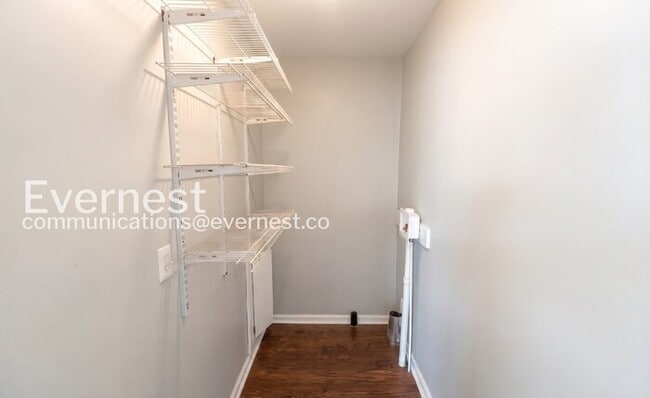 Building Photo - 1921 Dabbs Ave