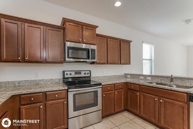 Building Photo - 945 SW 6th Pl