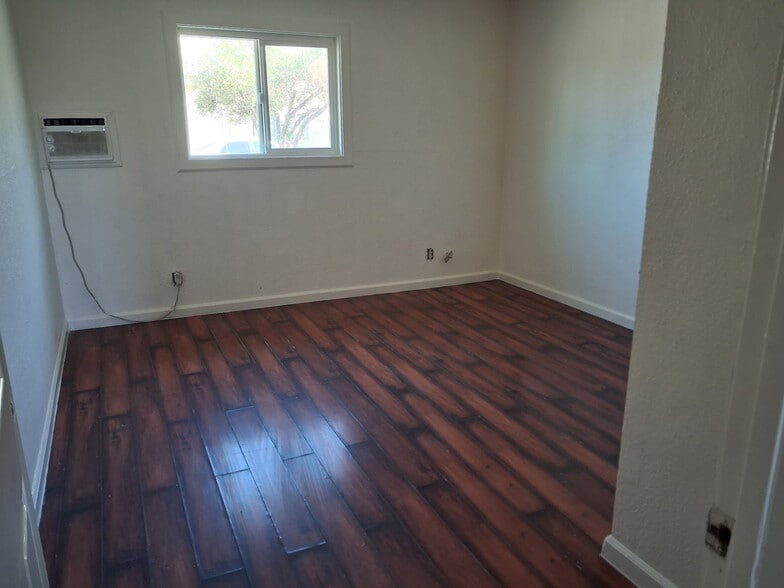 Building Photo - 5722 Lindhurst Ave