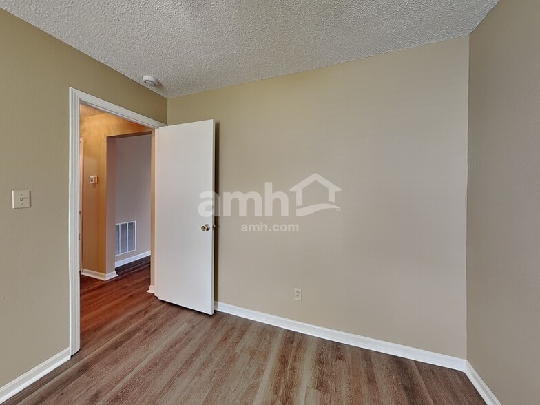 Building Photo - 175 Bent Stream Ln