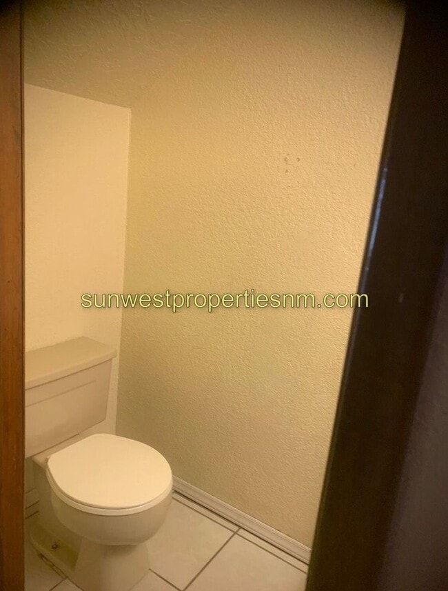 Building Photo - 3 Bedroom, 2.5 Bath 2 Story Condo