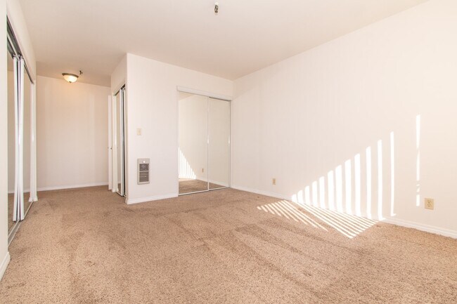Building Photo - 4015 Crown Point Dr