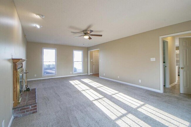 Building Photo - 3417 E Henderson Way