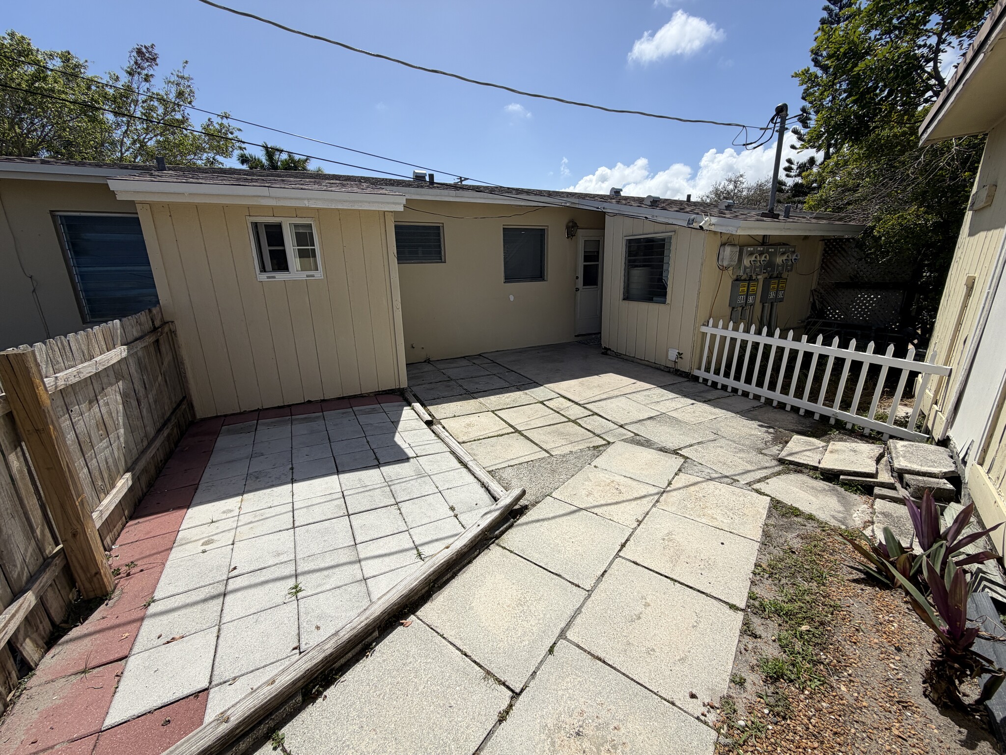 Bach Courtyard - 508 Eastwind Dr