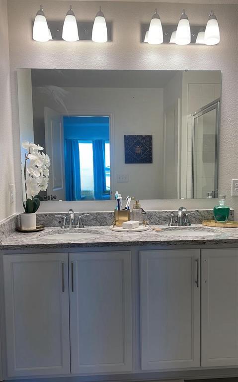 Building Photo - 1446 Geranium Dr