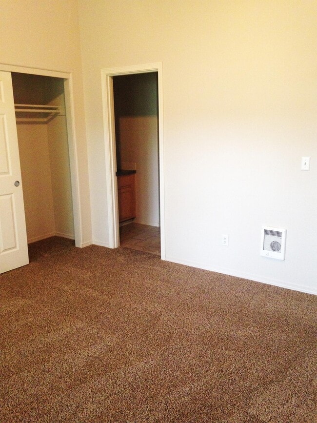 Building Photo - 35083 Roberts Ln