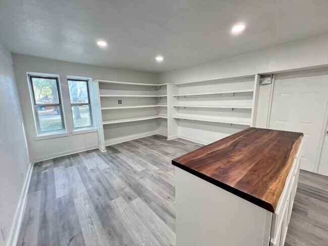 Building Photo - Shelmar Drive