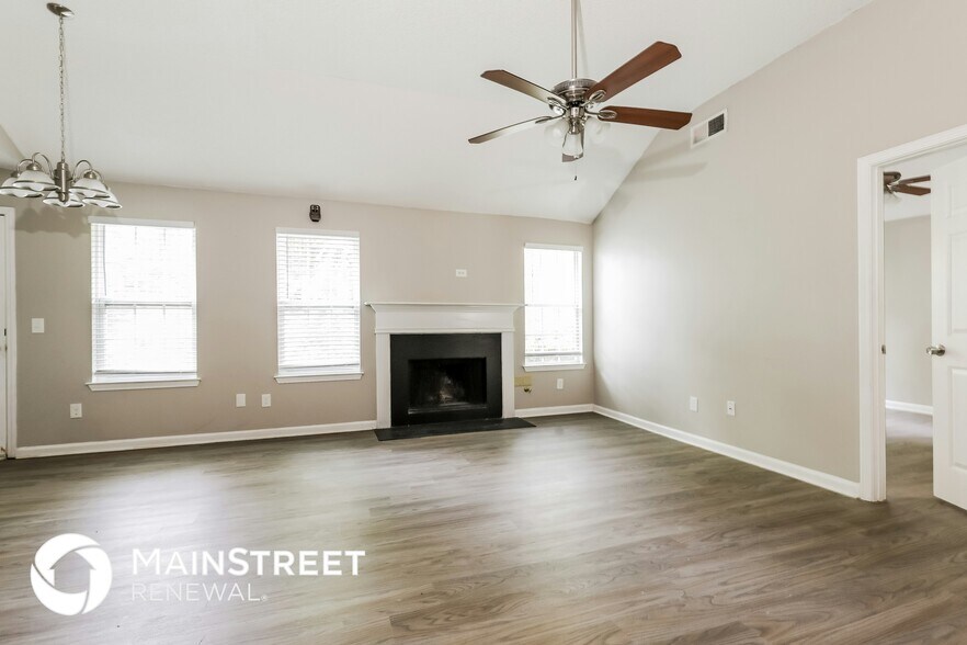 Building Photo - 210 Teak Ln