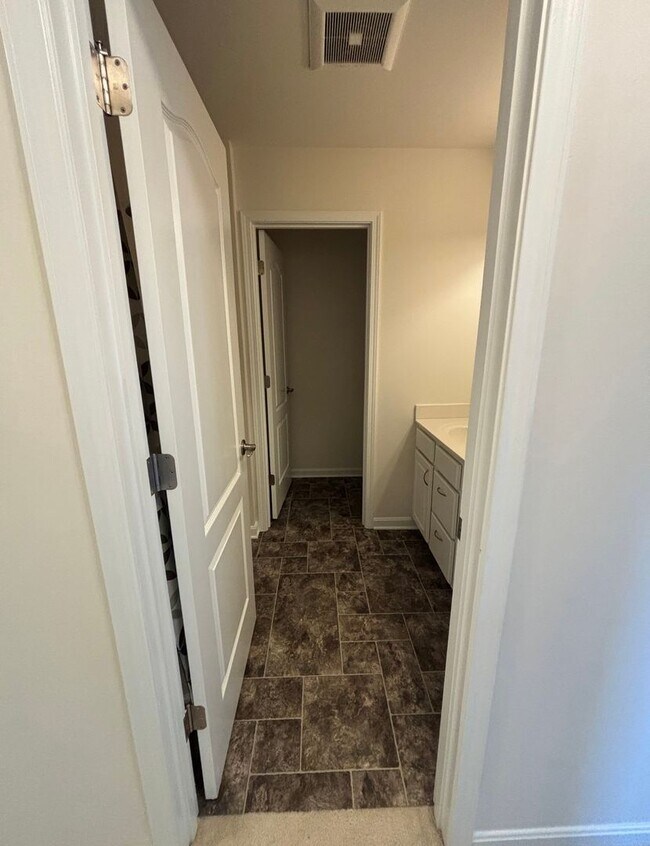 Building Photo - 3BR/2.5BA Home for Rent in Eastwood for Re...