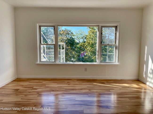 Building Photo - 720 Warren St