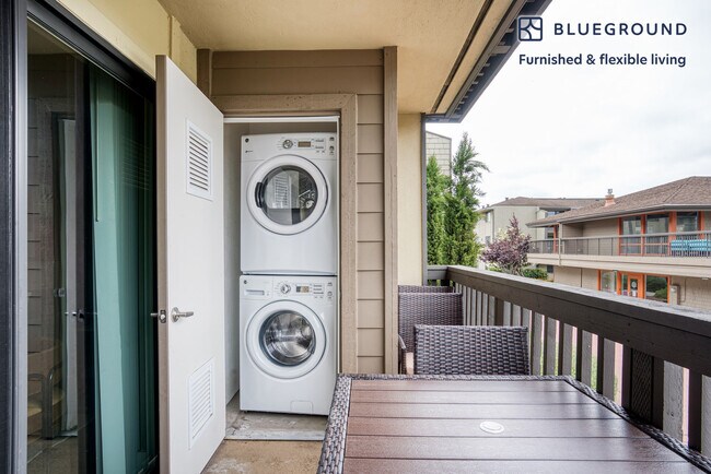 Building Photo - 622 Edgewater Blvd