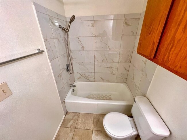 Building Photo - 367 Fantail Loop