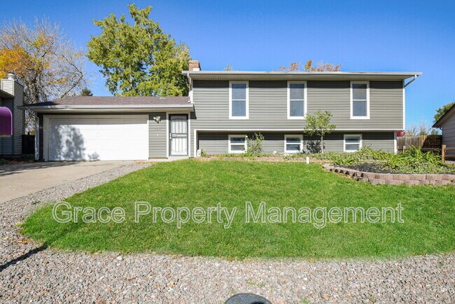 Building Photo - 1557 S Salida Way