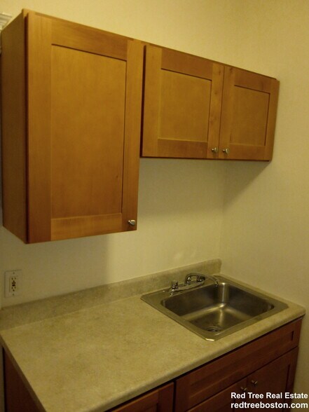 Building Photo - 29 Park Dr