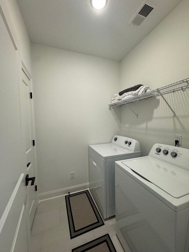 Building Photo - 3 bed 3.5 bath house in South Grove!