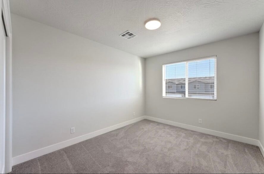 Building Photo - 3919 E Razor Dr