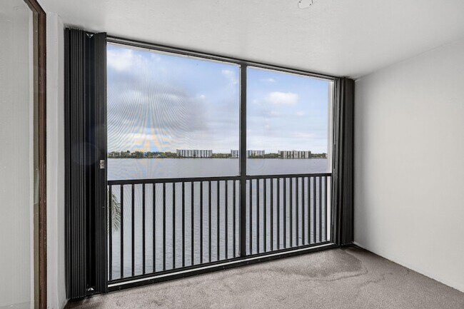 Building Photo - 117 Lake Emerald Dr