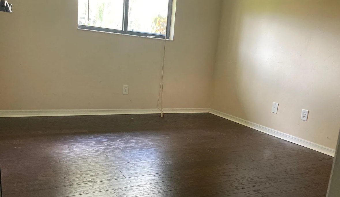 Building Photo - 313 SE 33rd St