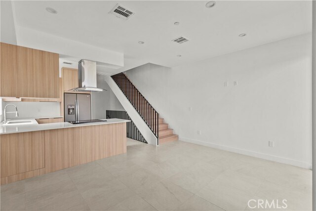 Building Photo - 13942 Vanowen St