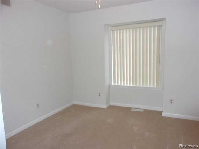 Building Photo - 21749 Lincoln Dr