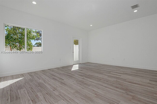 Building Photo - 1313 NW 27th Ave