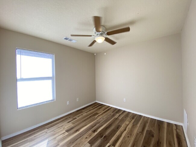 Building Photo - 2BR/1Bath - 4 Plex in Rio Rancho