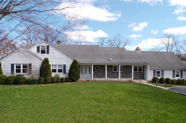 Building Photo - 53 Stonehedge Dr S