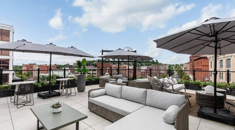 Building Photo - 267 Main St