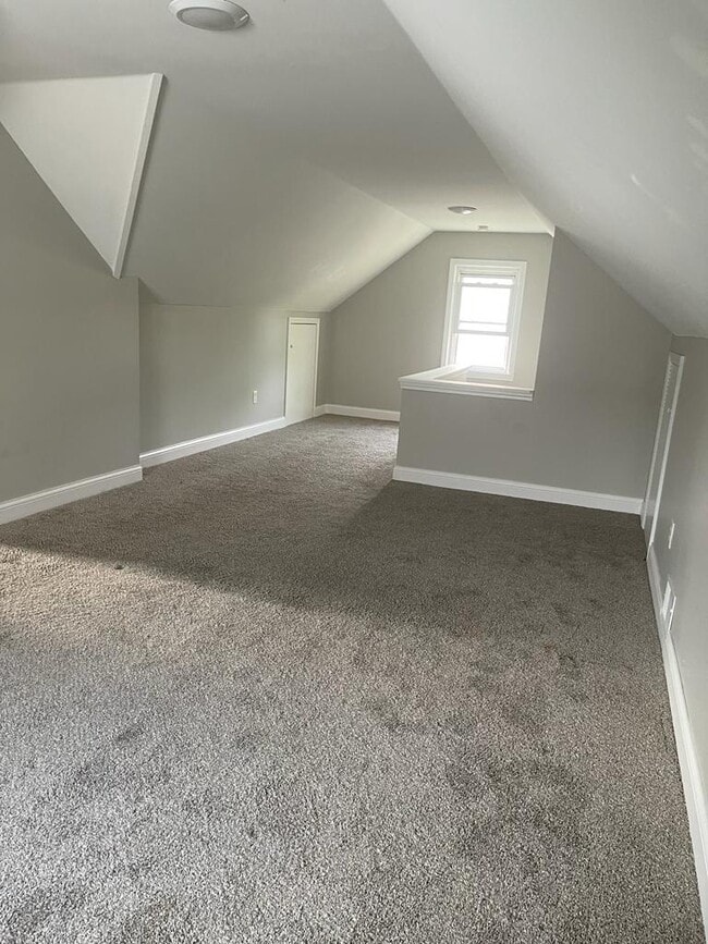 Building Photo - 5025 Henry St