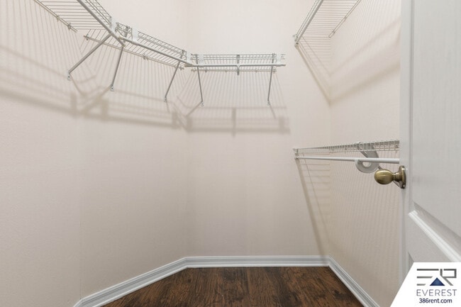 Building Photo - 7 Robin Pl