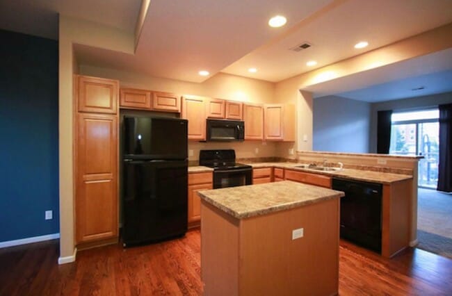 Building Photo - Stylish 3-Story Rowhome in the Desirable Water Tower Community Arvada - Available NOW!
