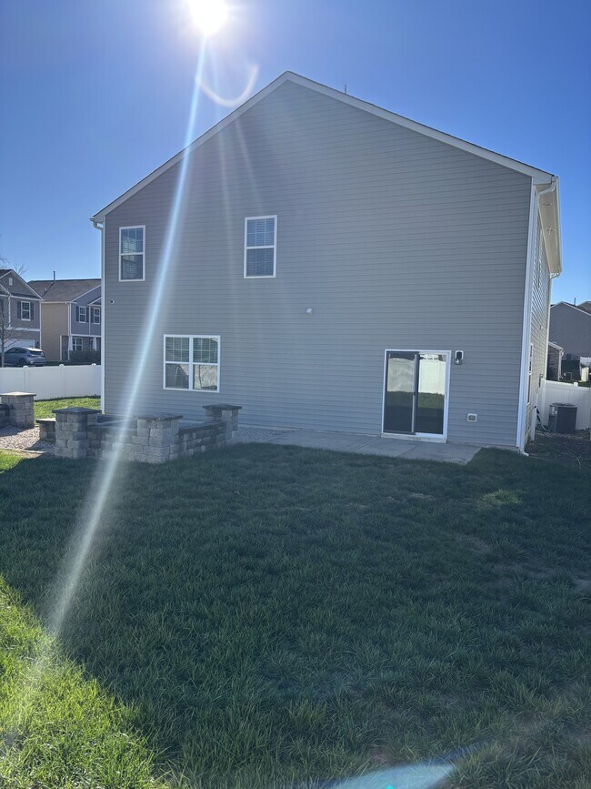 Building Photo - 145 Relict Dr