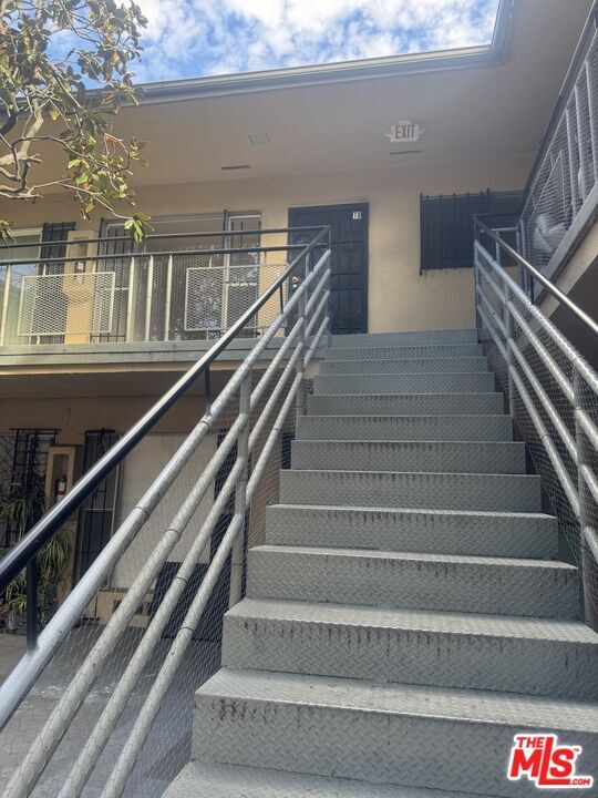 Building Photo - 4106 Rosewood Ave