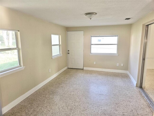 Building Photo - 817 S Apopka Ave
