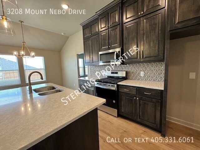 Building Photo - 3208 Mt Nebo Dr