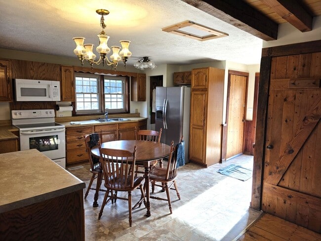 Building Photo - Cozy 3BR/2BA Cabin with Stunning Mountain Views