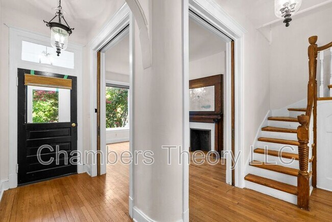 Building Photo - 1745 1st St NW