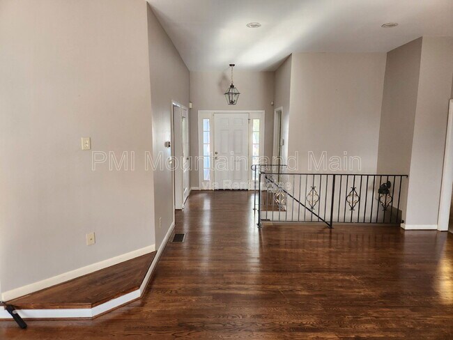 Building Photo - 4000 Laurel Park Hwy