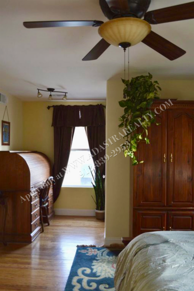 Building Photo - Beautiful 2 Bed 2 Bath Home Near The Plaza-Coming SOON!!