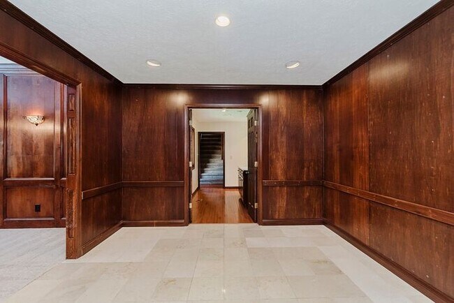 Building Photo - Large Executive Home in Carmel Schools