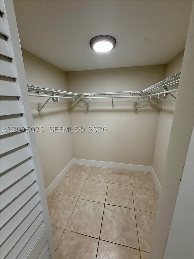 Building Photo - 2025 NE 164th St