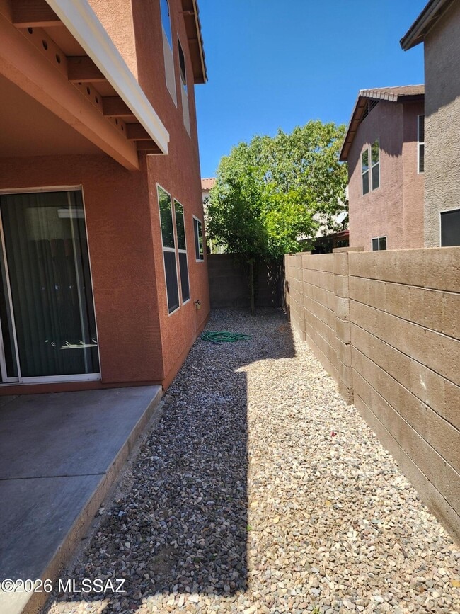 Building Photo - 7631 E Desert Overlook Dr