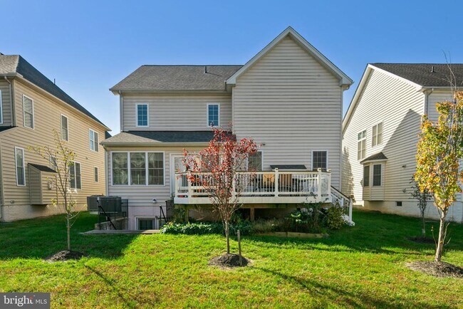 Building Photo - 42888 Southview Manor Dr