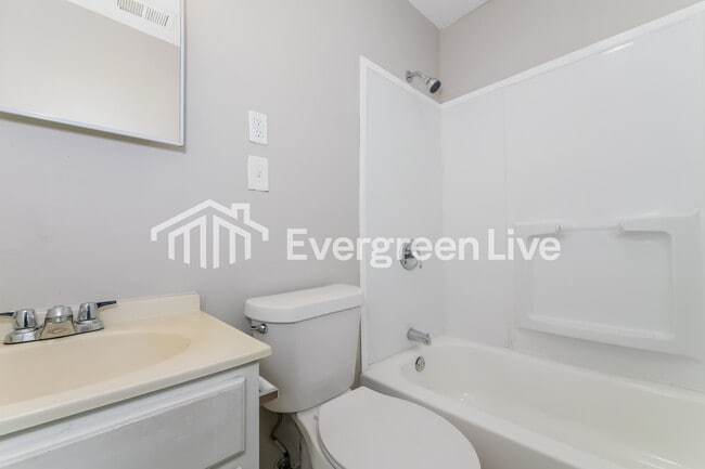 Building Photo - 319 S Hocker Ave