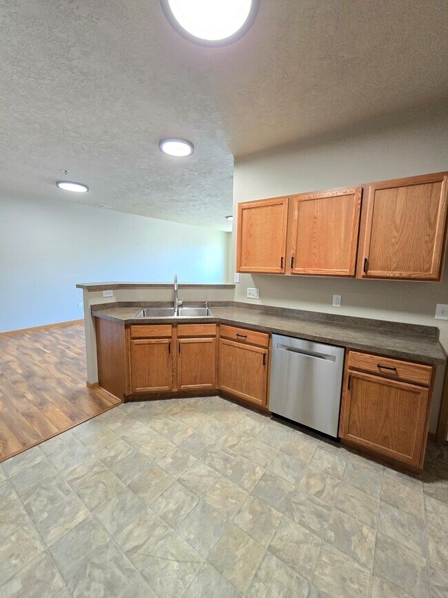 Building Photo - Beautiful Condo!!!