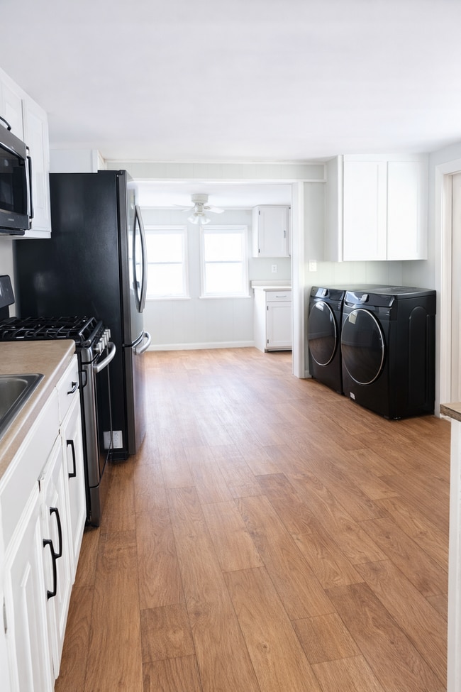 Building Photo - Cozy Milford Single Family – 3 Beds, Laundry, Parking!