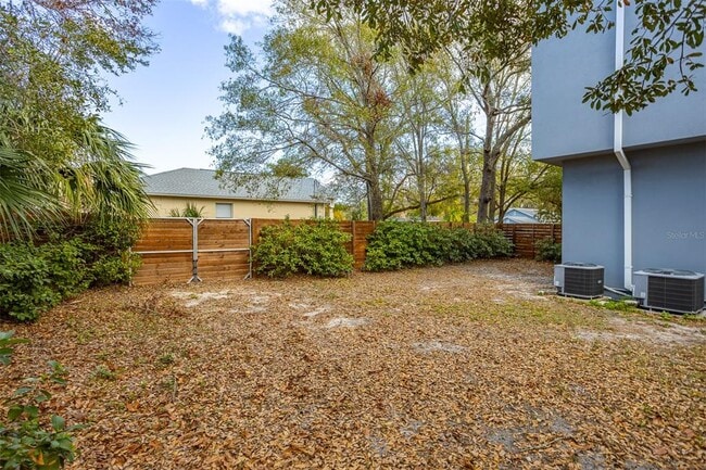 Building Photo - 2700 N Myrtle Ave