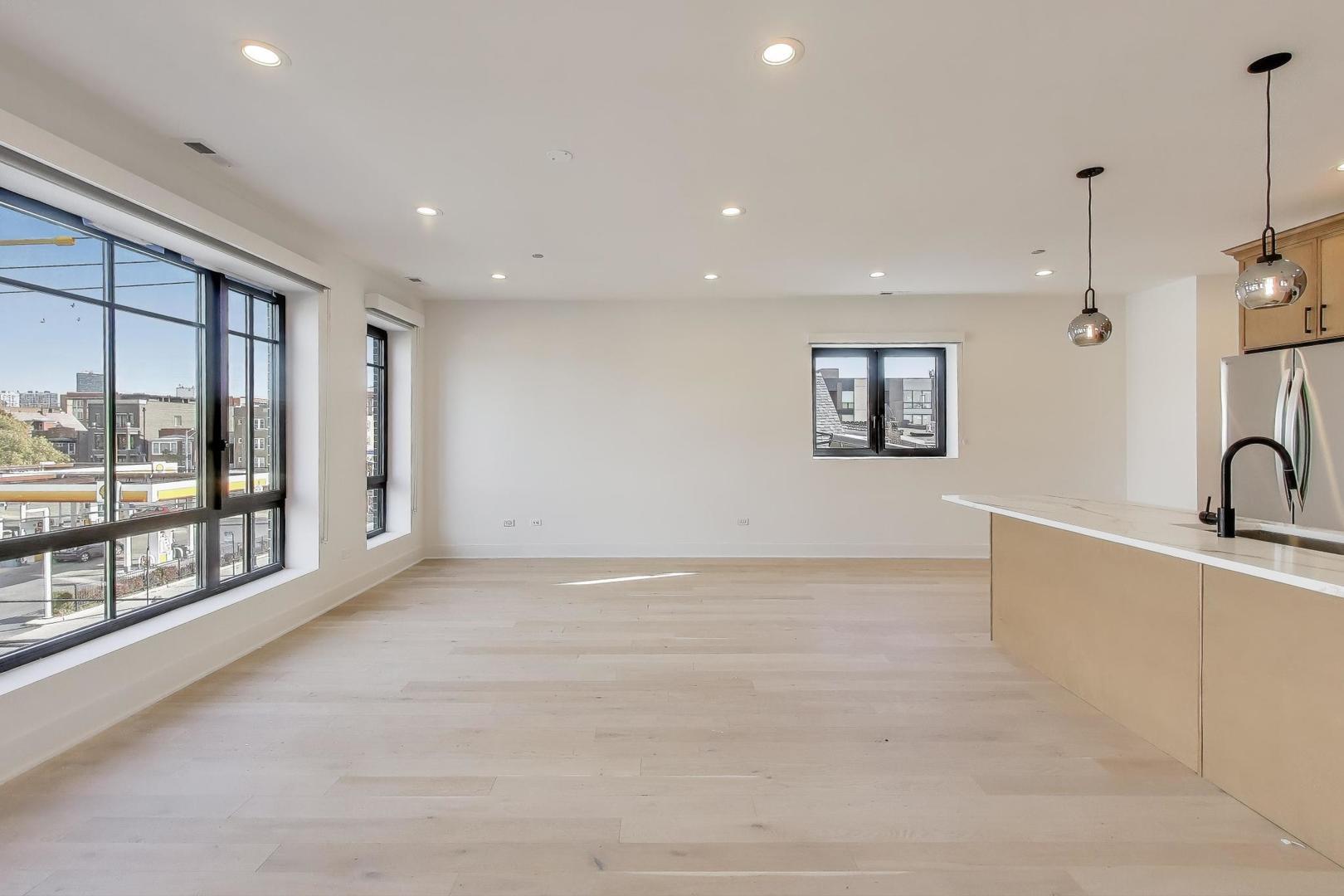 Building Photo - 1619 W Lawrence Ave