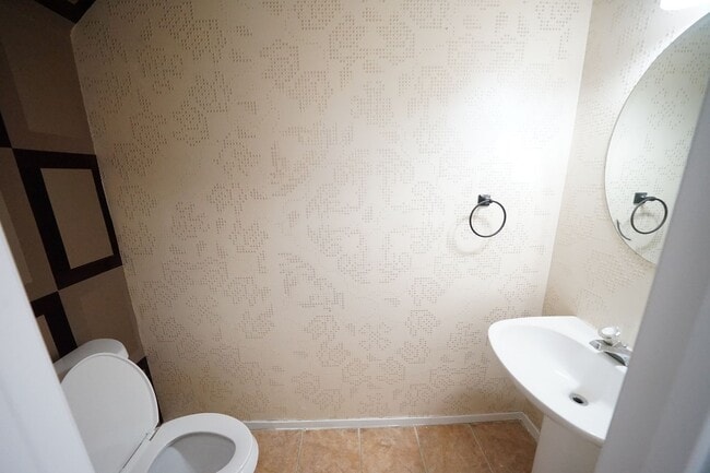 Building Photo - SHOWINGS AVAILABLE NOW