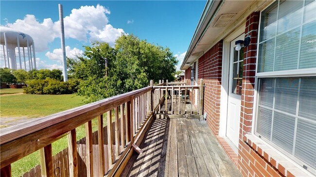 Building Photo - 1509 Hollow Hill Dr